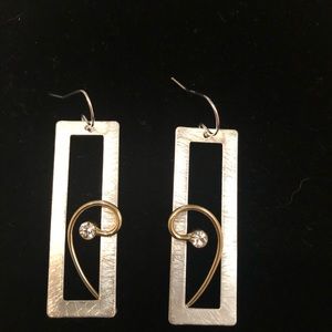 NWT SALE ❤️Dramatic Silver earrings